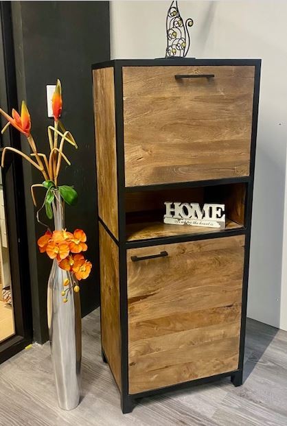 Hochrank Mumbai Mangoholz massiv mit Klappe und Tür 58x40x146 cm Muster Abholung Hochrank Mumbai Mangoholz massiv mit Klappe und Tür 58x40x146 cm Muster Abholung