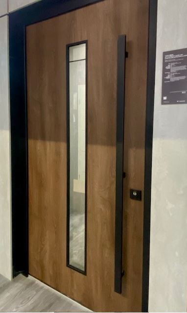 NOVA 1080 x 2250mm Türen mit Aluminium-Zarge und Stahl-Flügel braun-Toffee Holznachbildung Muster